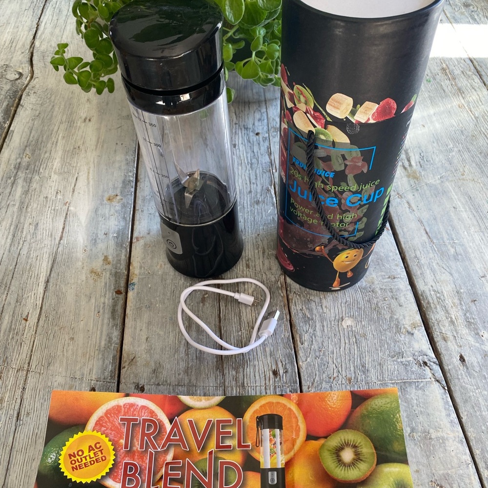 Travel blend portable blender no AC outlet needed 
Protein and smoothie blender